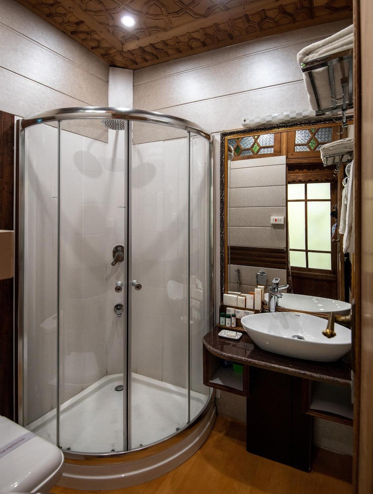 Mascot Houseboats Hotel Srinagar  Ngoại thất bức ảnh