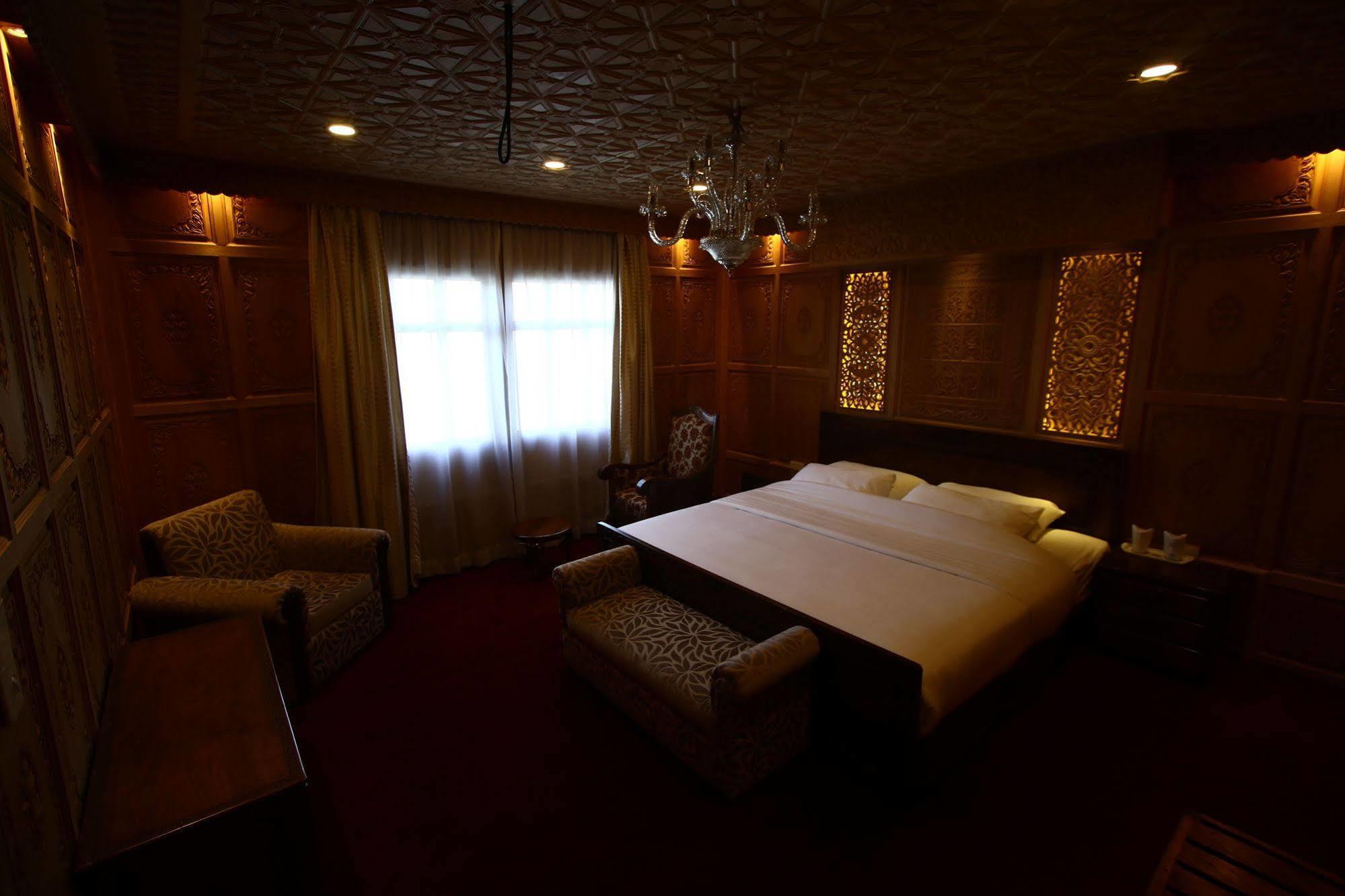 Mascot Houseboats Hotel Srinagar  Ngoại thất bức ảnh